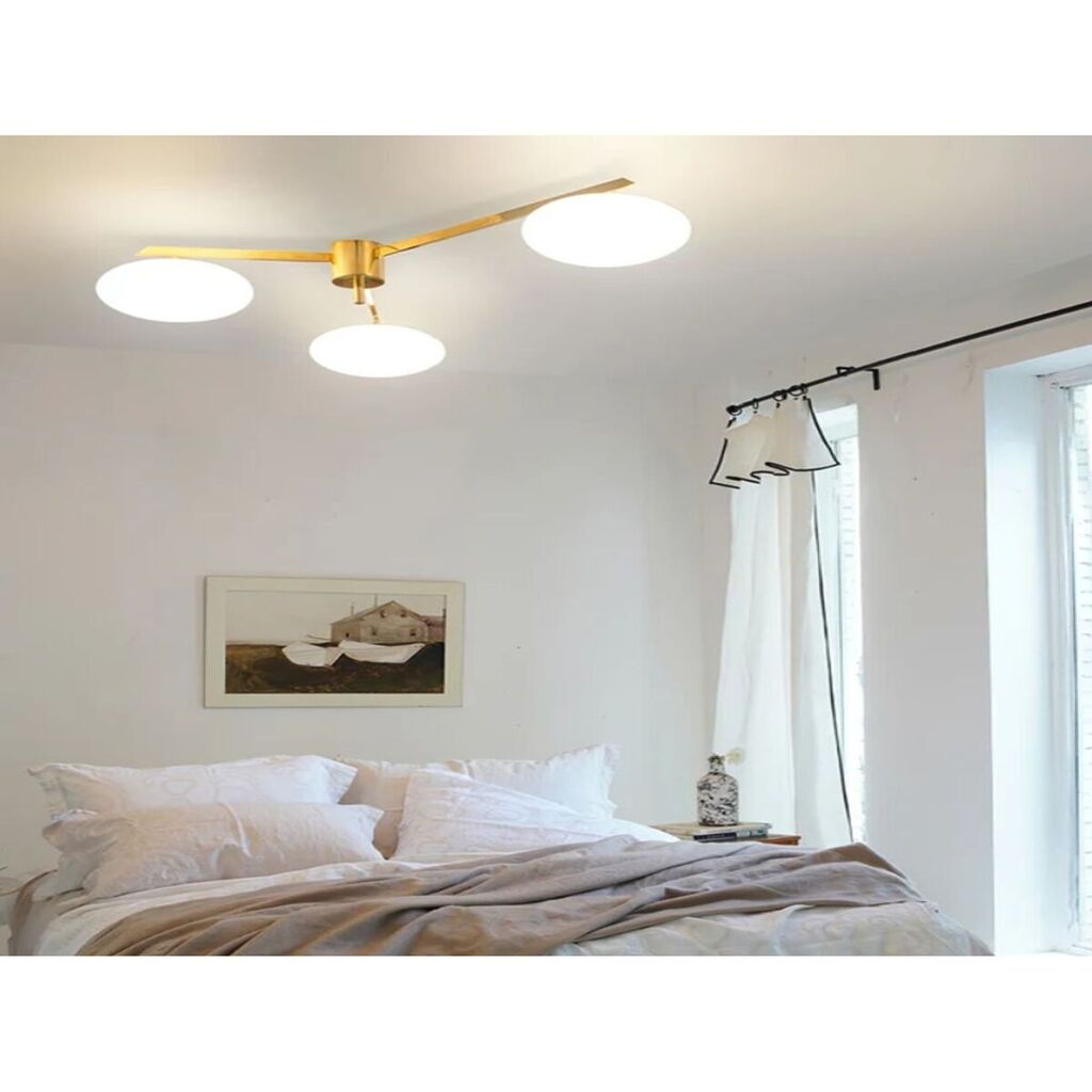 Modern Mat Gold Eskitme Üçlü Yeni Ufo Yassı Opal Cam Tavan Plofonyer Avize