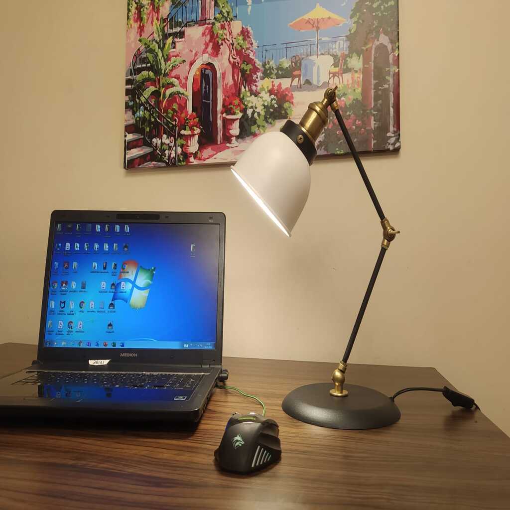 MYLİGHTS BANKER MASA LAMBASI AKROBATIK BEYAZ BAŞLIKLI OKUMA LAMBASI